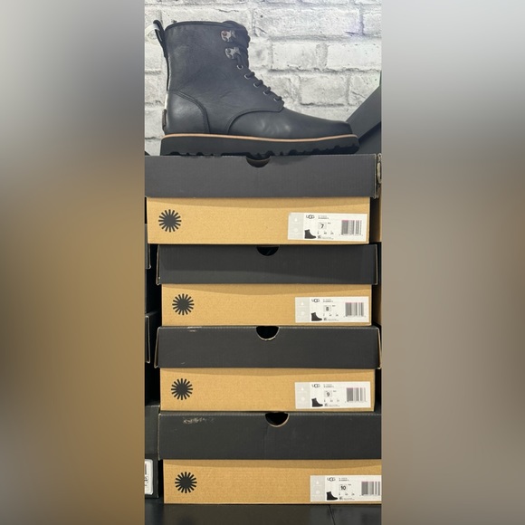 Mens black Ugg Hannen sizes 7 .. 8 & 10 are available. - Picture 1 of 2
